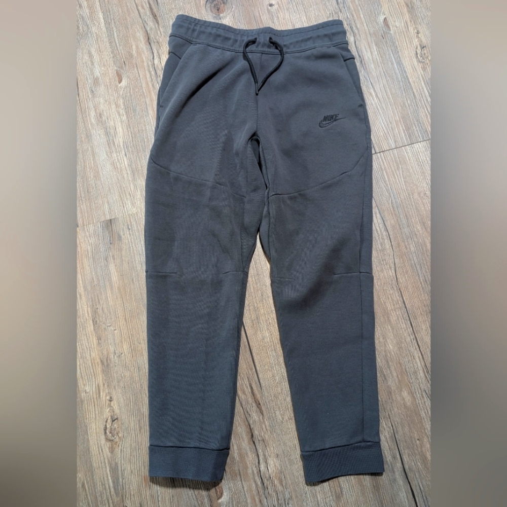 Nike Tech Youth Size Large Joggers